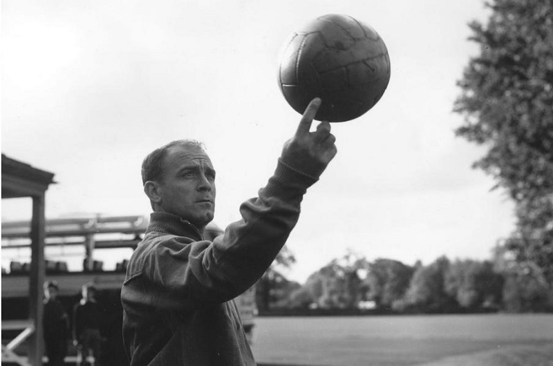 Đội hình Real Madrid mạnh nhất - Tiền vệ Alfredo Di Stefano