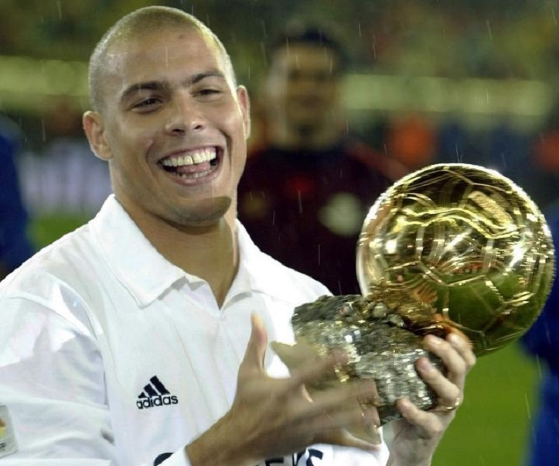 Ronaldo Béo nhận quả bóng vàng các năm 1997 và 2002